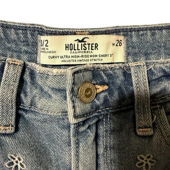 Hollister Curvy Ultra High Waist Mom Shorts 3" Inseam Denim Daisy Embroidery W26 - Picture 3 of 3